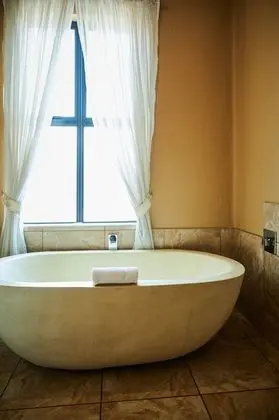 Luxury Tek Büyük Yataklı Oda
