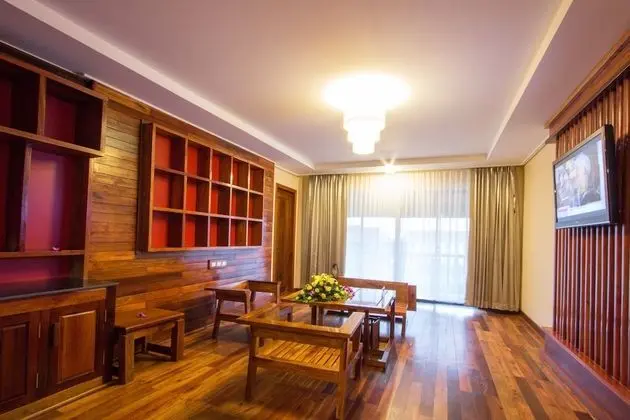Premium Tek Büyük Yataklı Oda, Balkon, Havuz Manzaralı
