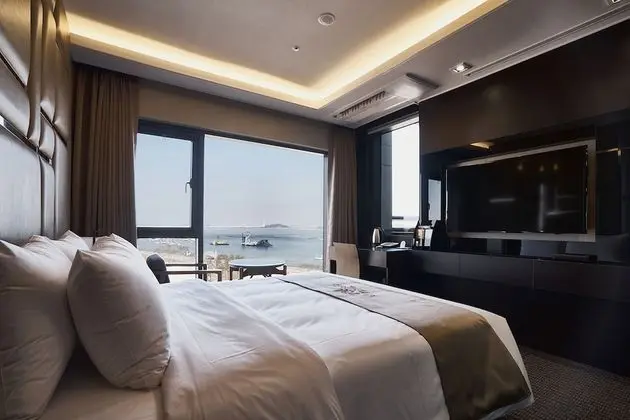 Balcony Suite
