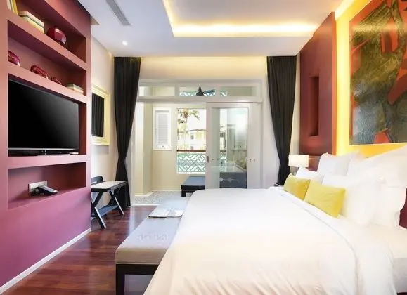 Luxury Suite with Garden View