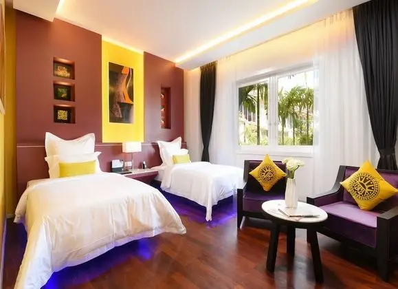 Luxury Suite with Garden View