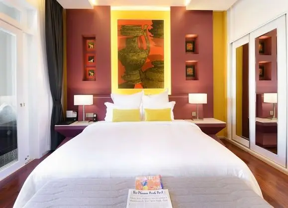 Luxury Suite with Garden View