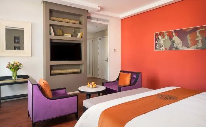 Luxury Suite with Garden View