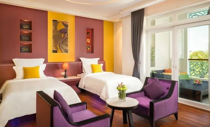 Luxury Suite with Garden View
