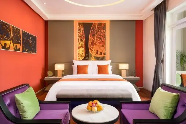 Luxury Suite with Garden View