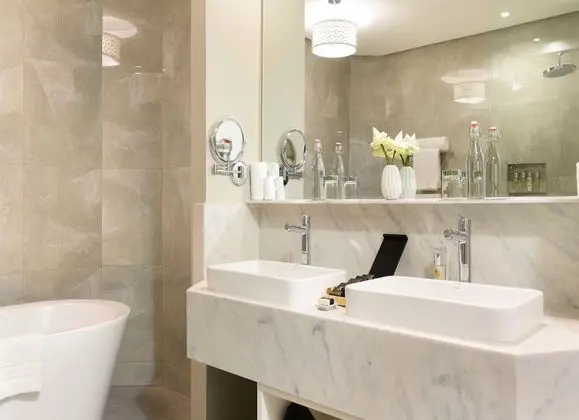 Luxury Suite with Garden View