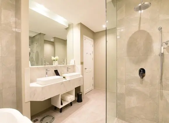 Luxury Suite with Garden View
