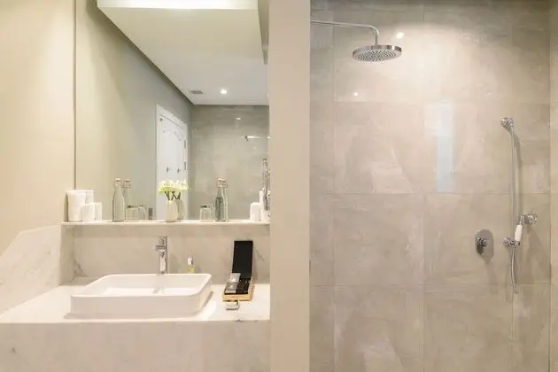 Luxury Suite with Garden View