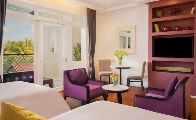 Luxury Suite with Garden View