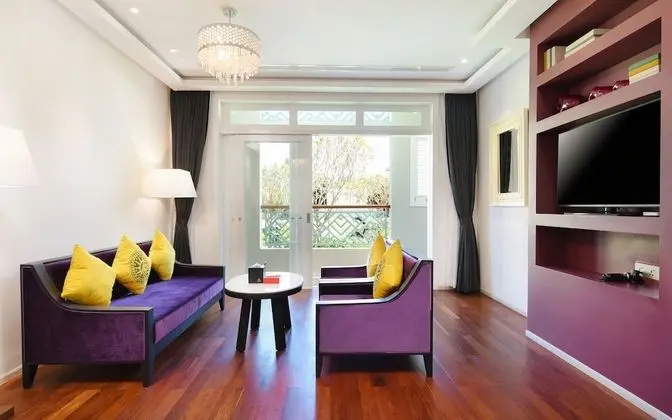 Luxury Suite with Garden View