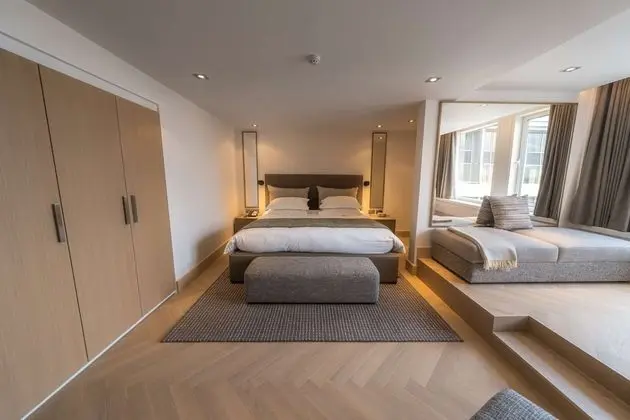 Royal Deluxe Studio, High Floor