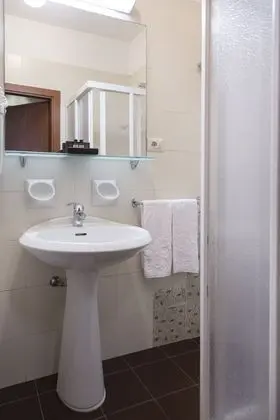 Standard Üç Kişilik Oda, Göl Manzaralı