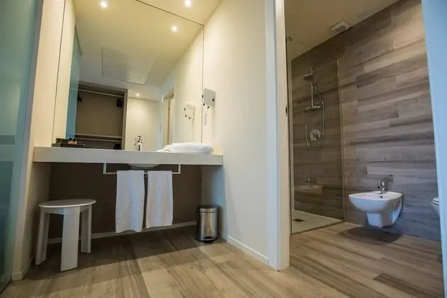 Superior Tek Büyük Yataklı Oda, Balkon, Göl Manzaralı