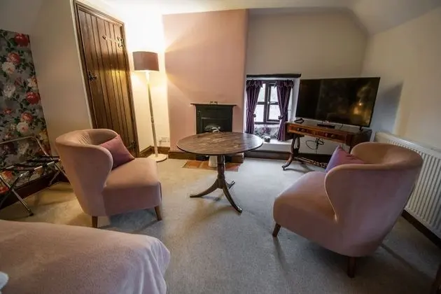 Luxury Tek Büyük Yataklı Oda, Banyolu/Duşlu, Bahçe Manzaralı (The Heritage Room)