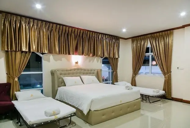 Luxury Villa - 7 Bedrooms