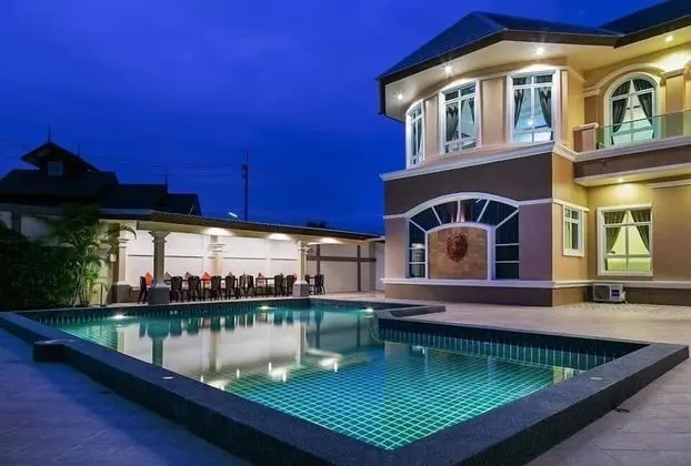 Luxury Villa - 7 Bedrooms