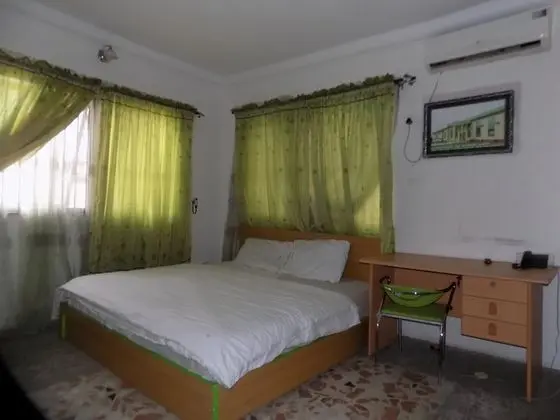 Royal Tek Büyük Yataklı Oda