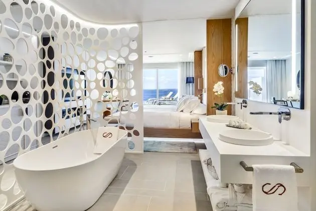 Oda (Junior Suite Sea Front Panoramic View)