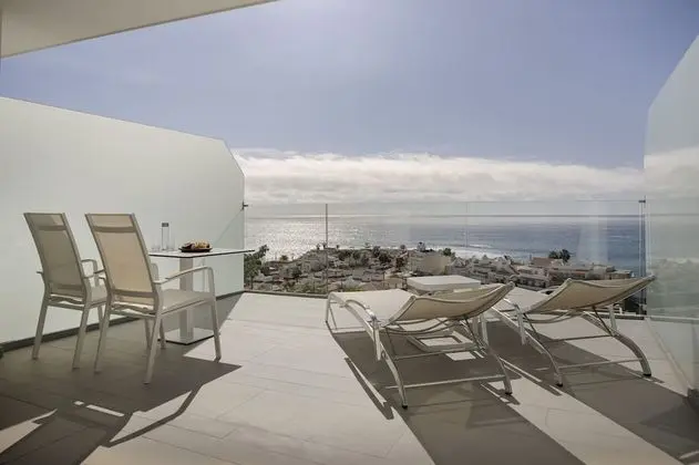 Oda (Junior Suite Sea Front Panoramic View)