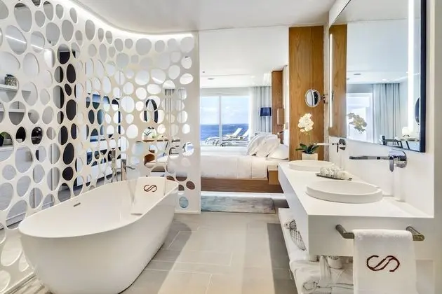 Oda (Junior Suite Sea Front Panoramic View)