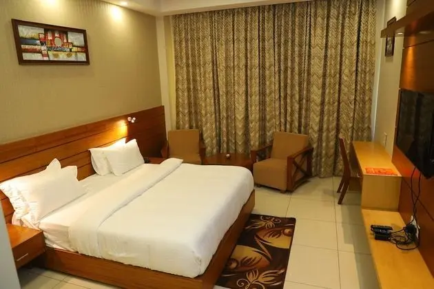 Deluxe Tek Büyük Yataklı Oda, 1 Çift Kişilik Yatak, Sigara İçilmez, Şehir Manzaralı