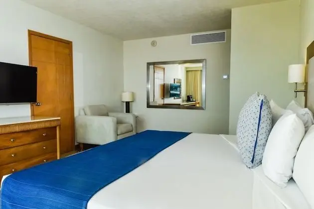Junior Suite, Couples Only, No Groups, Club Tour Included