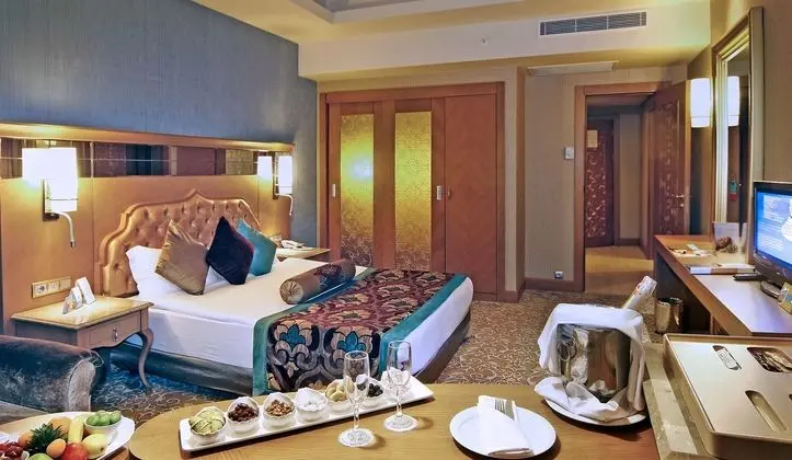 https://imagessl.etstur.com/files/images/hotelImages/TR/51663/l/Royal-Holiday-Palace-Oda-157510.jpg
