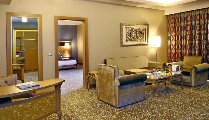 https://imagessl.etstur.com/files/images/hotelImages/TR/51663/l/Royal-Holiday-Palace-Oda-51833.JPG
