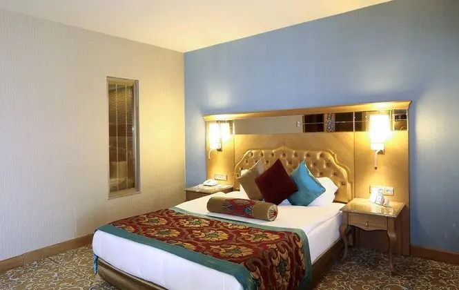 https://imagessl.etstur.com/files/images/hotelImages/TR/51663/l/Royal-Holiday-Palace-Oda-51834.JPG