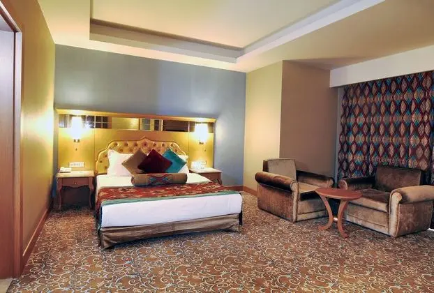https://imagessl.etstur.com/files/images/hotelImages/TR/51663/l/Royal-Holiday-Palace-Oda-51846.JPG