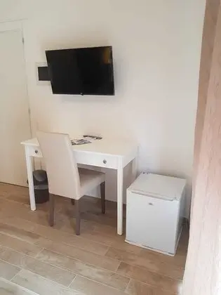 Tek Büyük Yataklı Oda, Balkon, Şehir Manzaralı (Left side)