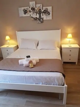 Tek Büyük Yataklı Oda, Balkon, Şehir Manzaralı (Left side)
