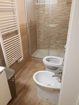 Tek Büyük Yataklı Oda, Balkon, Şehir Manzaralı (Left side)