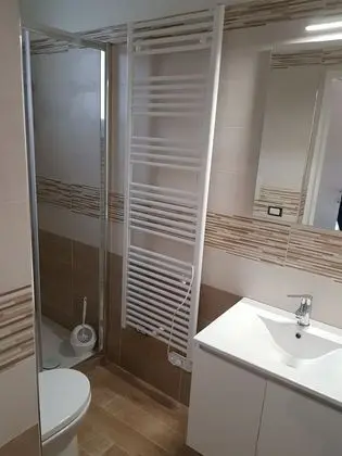 Tek Büyük Yataklı Oda, Balkon, Şehir Manzaralı (Right side)
