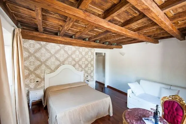 Büyük Yataklı Tek Kişilik Oda