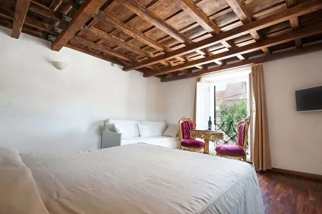 Büyük Yataklı Tek Kişilik Oda