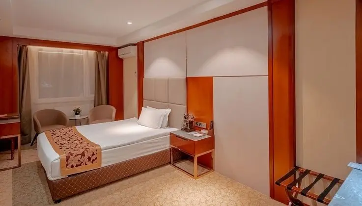 Business Tek Büyük Yataklı Oda