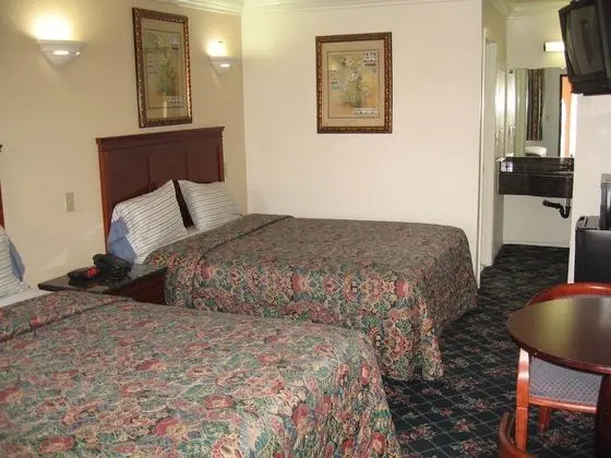 Deluxe King Room, 2 King Beds, Non-Smoking
