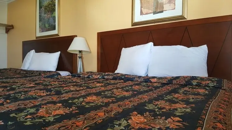 Deluxe King Room, 2 King Beds, Non-Smoking