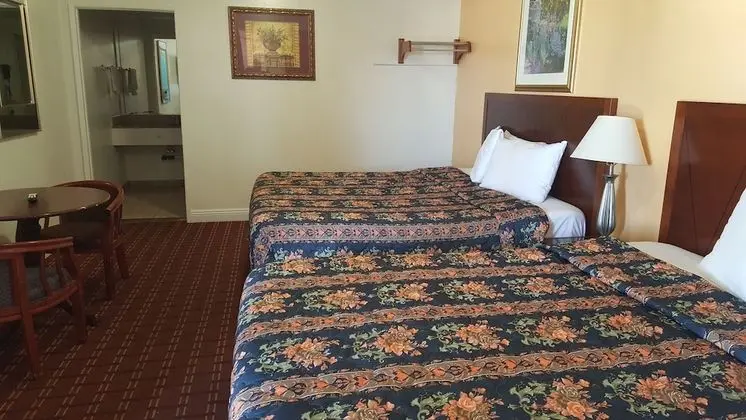Deluxe King Room, 2 King Beds, Non-Smoking