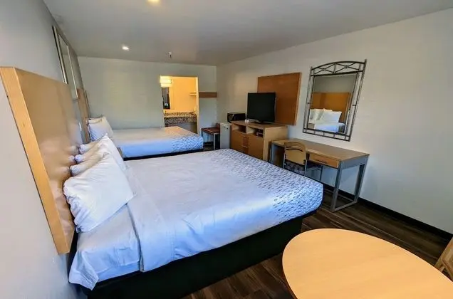 Double room with 2 King beds - Non Smoking