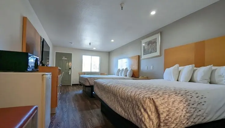 Double room with 2 King beds - Non Smoking