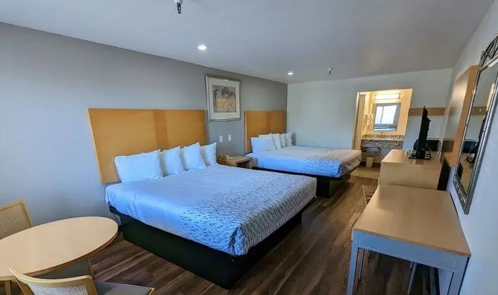 Double room with 2 King beds - Non Smoking