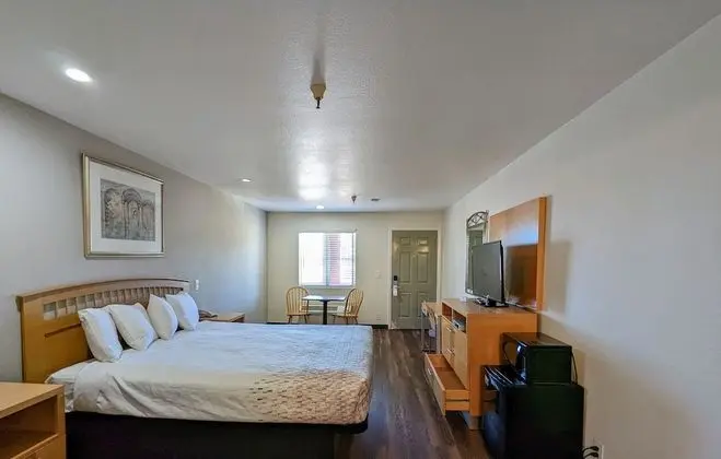Double room with 2 King beds - Non Smoking