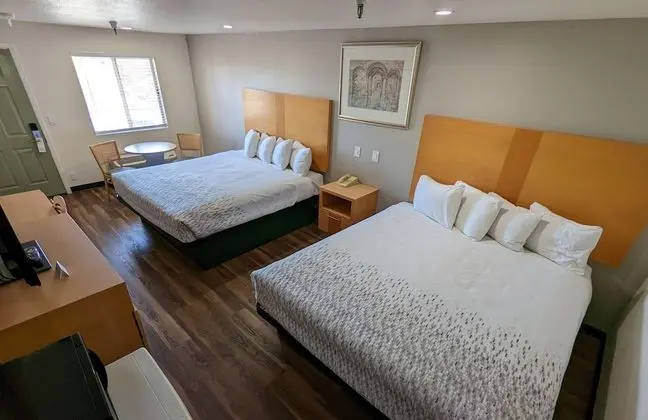 Double room with 2 King beds - Non Smoking