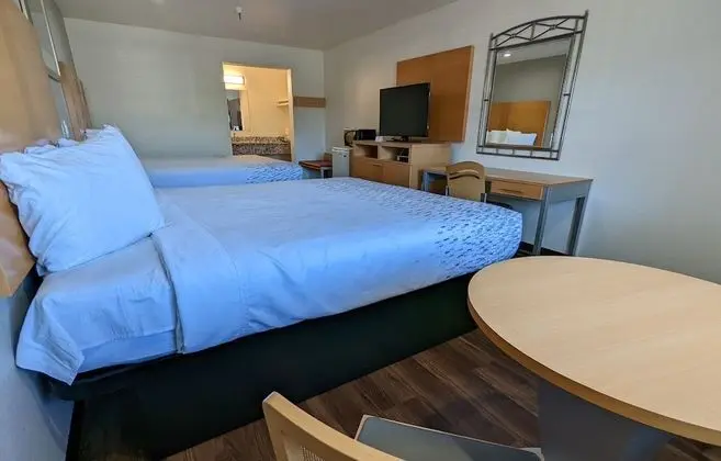 Double room with 2 King beds - Non Smoking