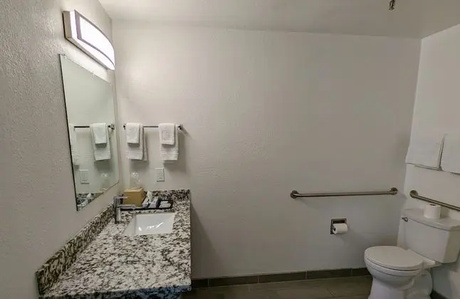 Double room with 2 King beds - Non Smoking