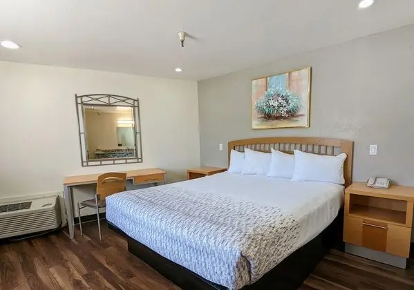 Suite with 1 King bed - Non Smoking