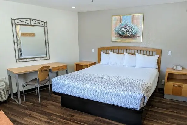 Suite with 1 King bed - Non Smoking