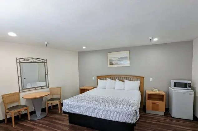 Suite with 1 King bed - Non Smoking